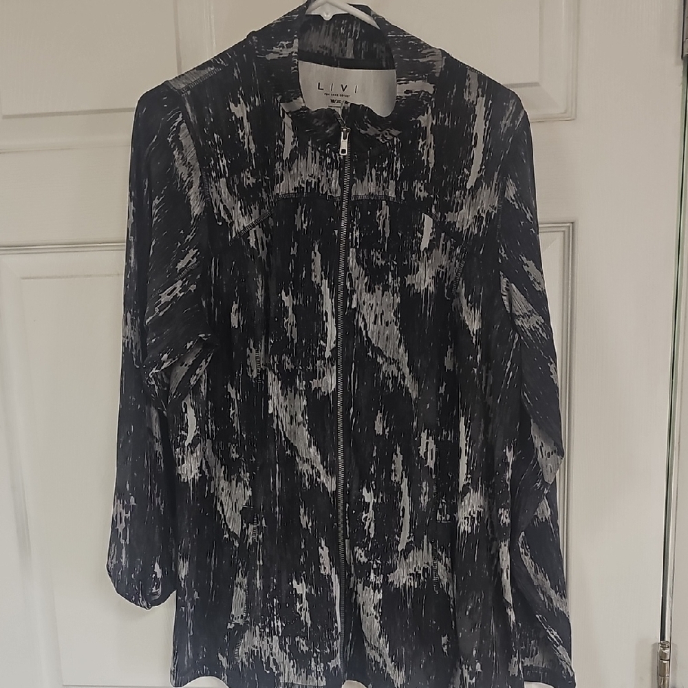 Lane Bryant Graphic Black and Gray Blouse with Mandarin Collar